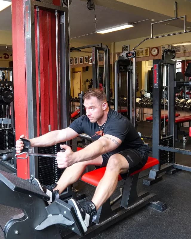 Cable Row (Wide Grip)