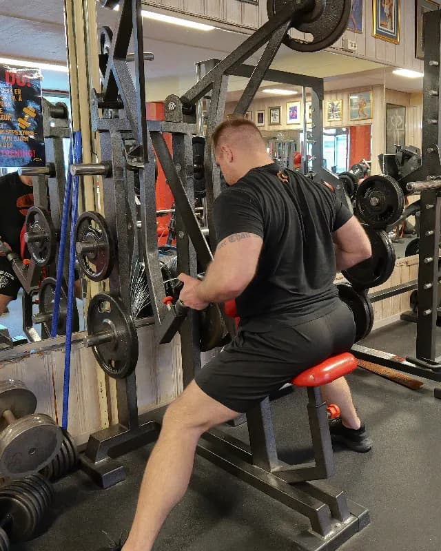 Chest Supported Row Machine