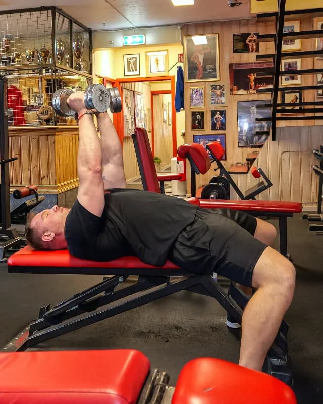 Flat Bench Dumbbell Fly