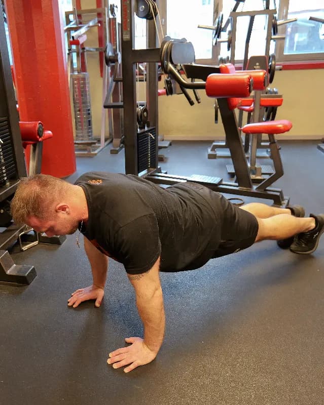 Close Grip Push-Ups